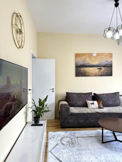 Sol Apartments - 2 Bedrooms Shkodër Exteriör bild